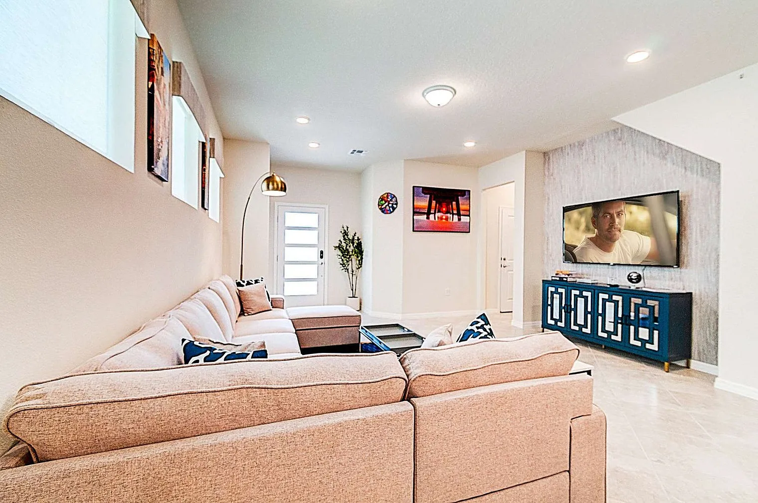 5 bed, 5.0 bath, 2604 sqft, $4,495 — Photo 3