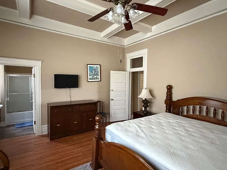 139 Henderson St — Photo 9