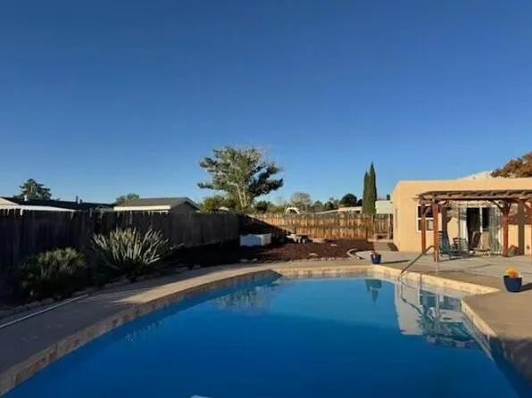 3610 Oakmount Dr SE, Rio Rancho, NM 87124