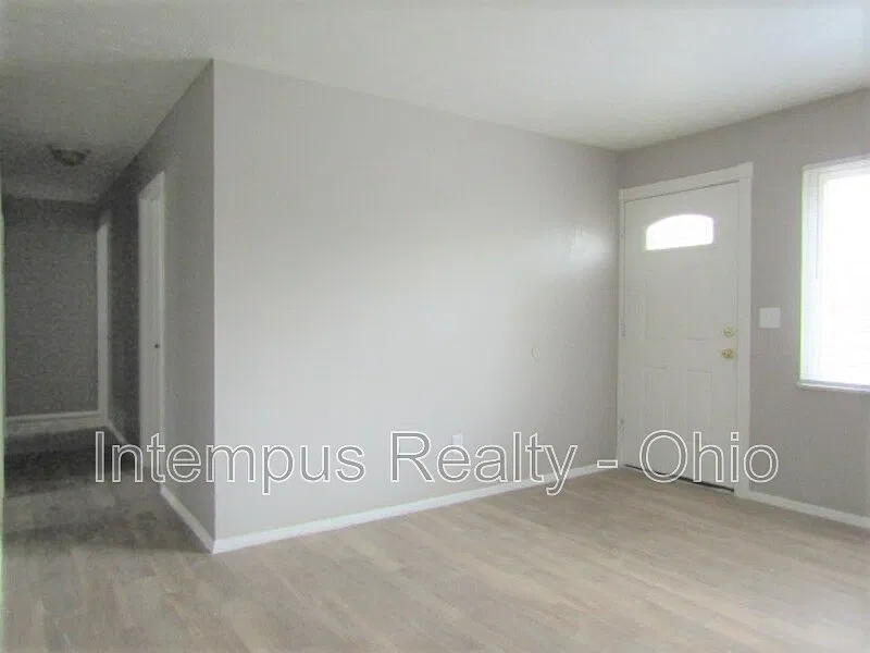 3 bed, 1.0 bath, 912 sqft, $850 — Photo 4