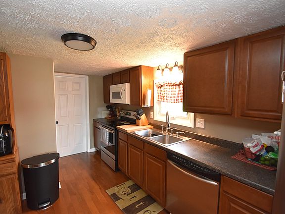 3rd image of 691 Fairview Rd