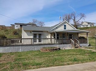 309 Poplar St, Saint Marys, WV 26170