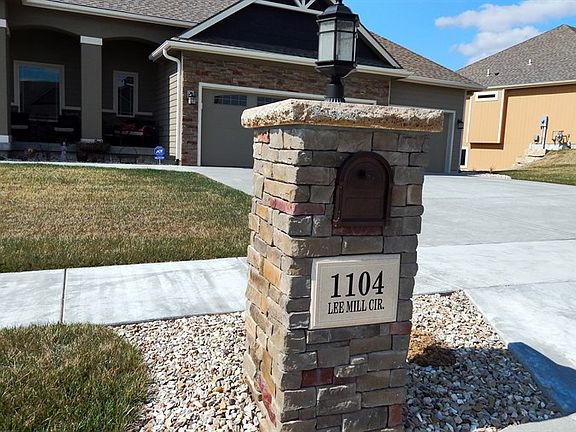 3rd image of 1104 Lee Mill Cir
