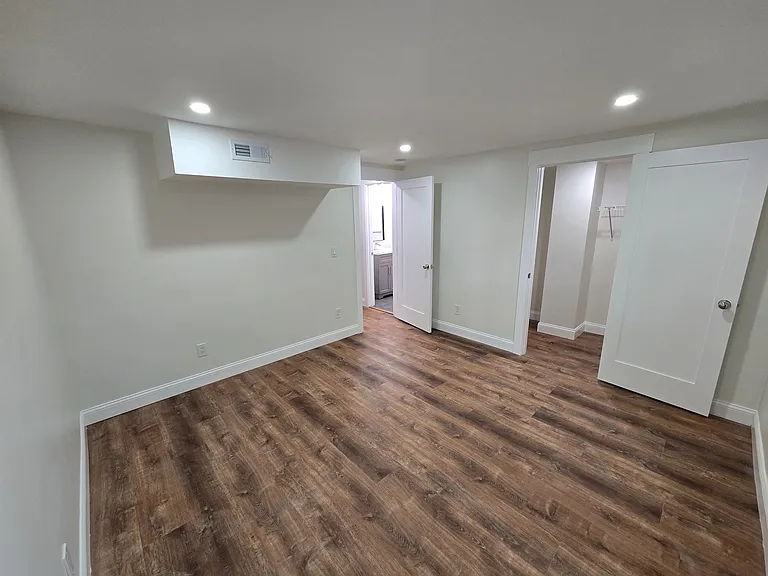 6305 Englewood Ave #2 — Photo 30