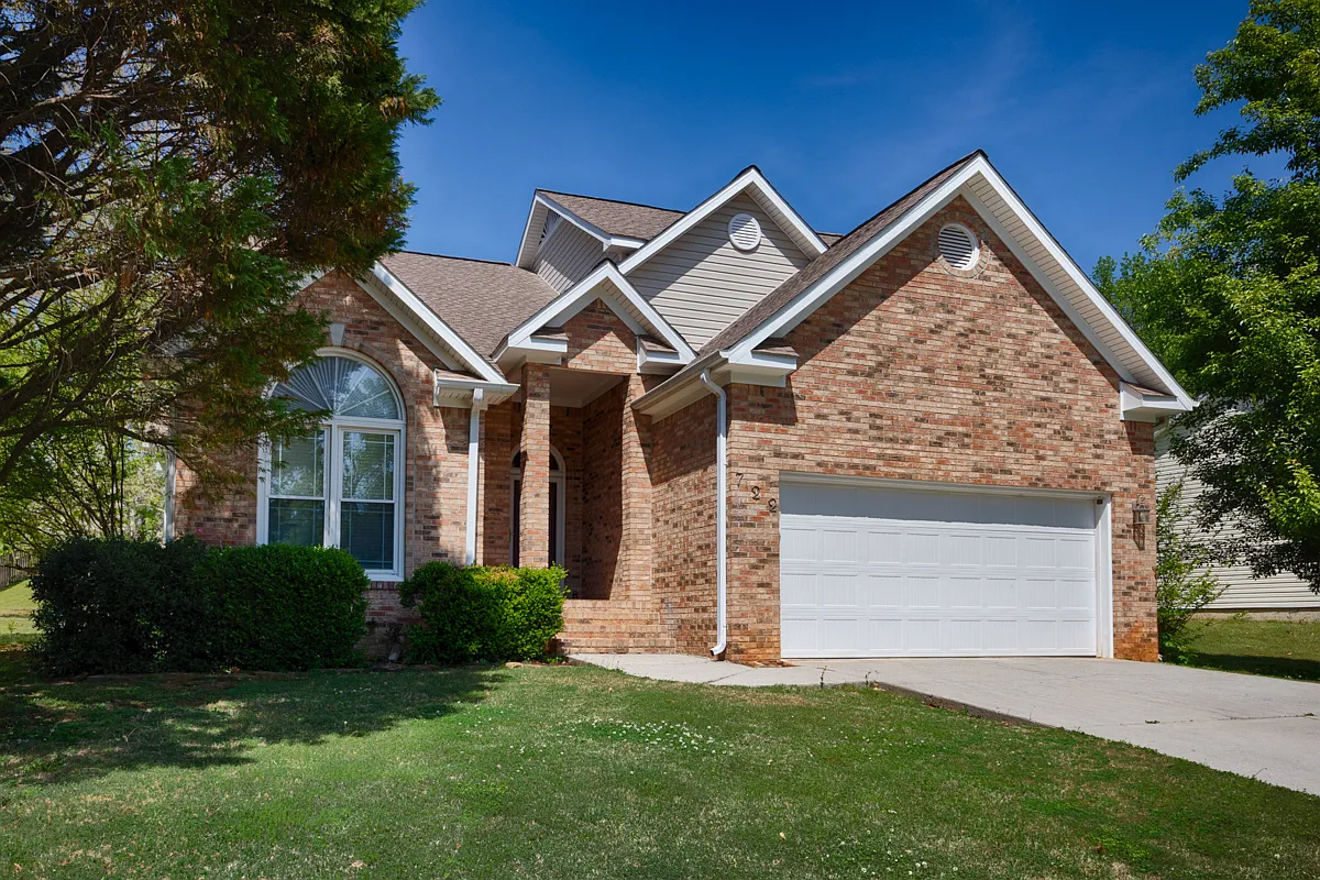 Building Photo - 722 Highland Dr
