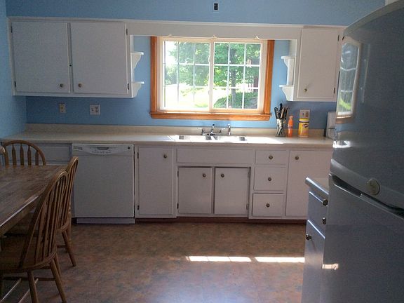 3rd image of 119 Hillvue Dr