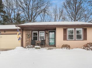 1927 E Farnsworth Dr, South Bend, IN