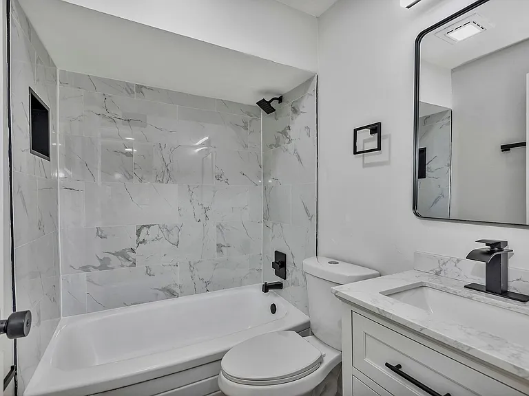 2535 Lysle Ln #1B — Photo 9