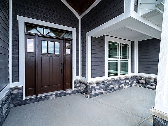 3rd image of 124 Wolf Creek Ct