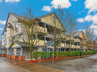 9837 NE Irving St APT 322, Portland, OR 97220