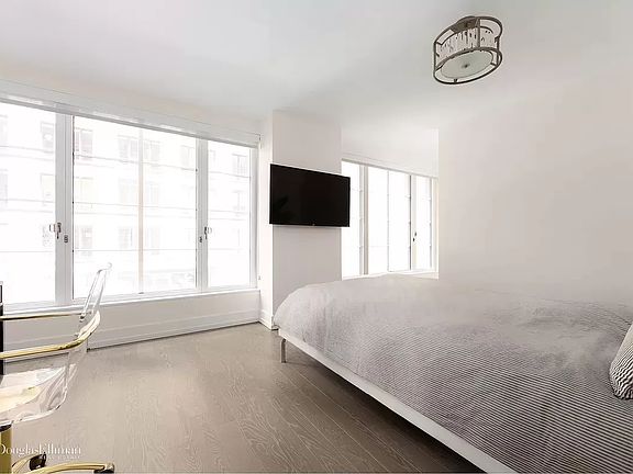 3rd image of 70 Charlton St APT 2B