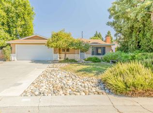 1026 W Princeton Ave, Visalia, CA 93277