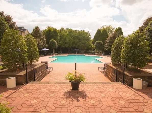 Waterford Square Apartments