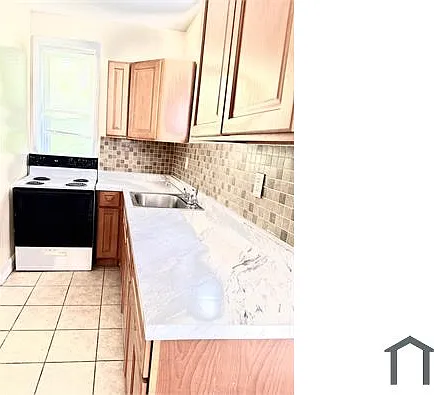 5538 Addison St — Photo 2