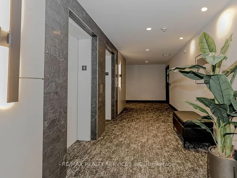 480 Gordon Krantz Ave #402 — Photo 2