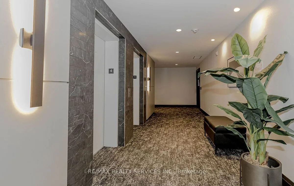 Building Photo - 480 Gordon Krantz Ave #402