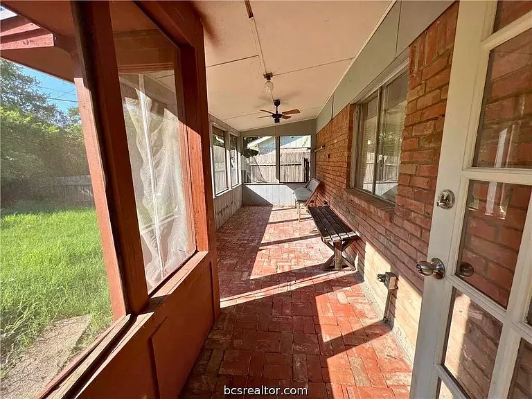 1202 Holleman Dr — Photo 12