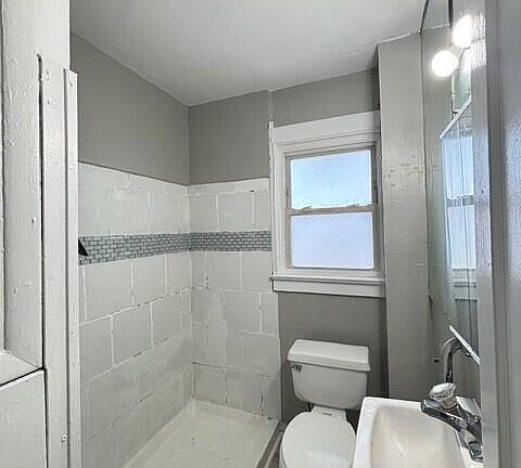 4th image of 1023 Elysian Ave