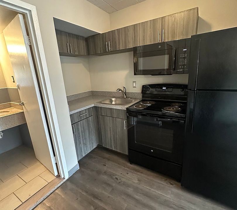 1st image of 21201 Woodward Ave #207