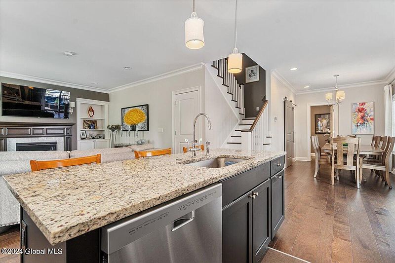 5th image of 99 East Avenue # 2