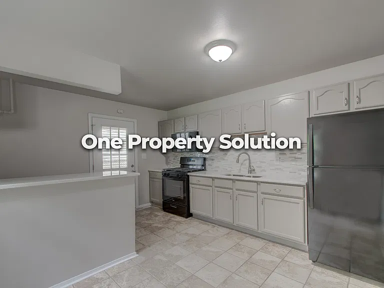 1008 Hovey St — Photo 7