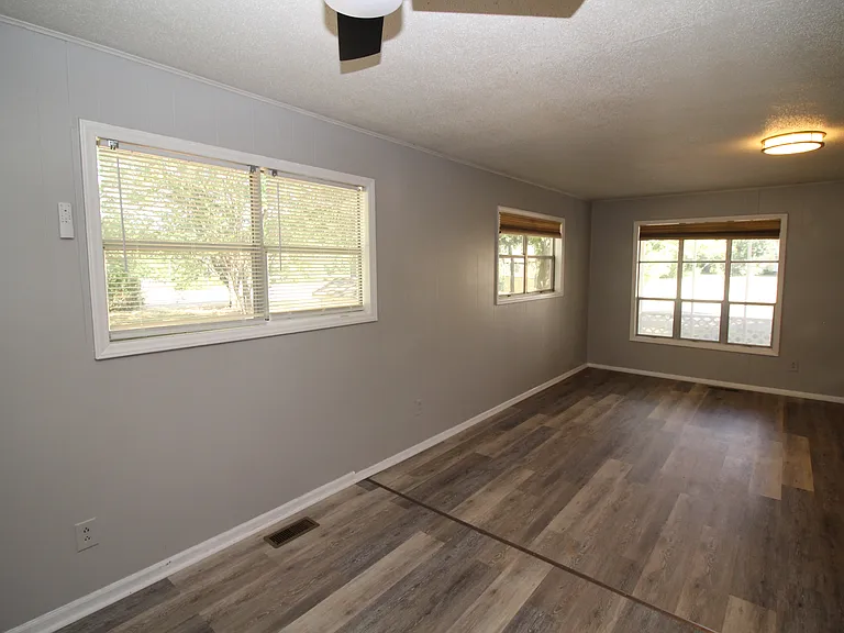 2720 Randleman Rd — Photo 16