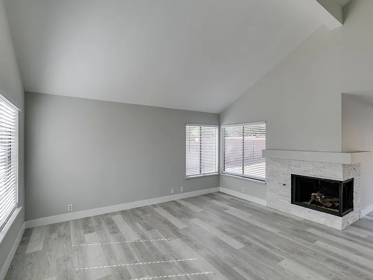 91 Trevor Dr — Photo 5