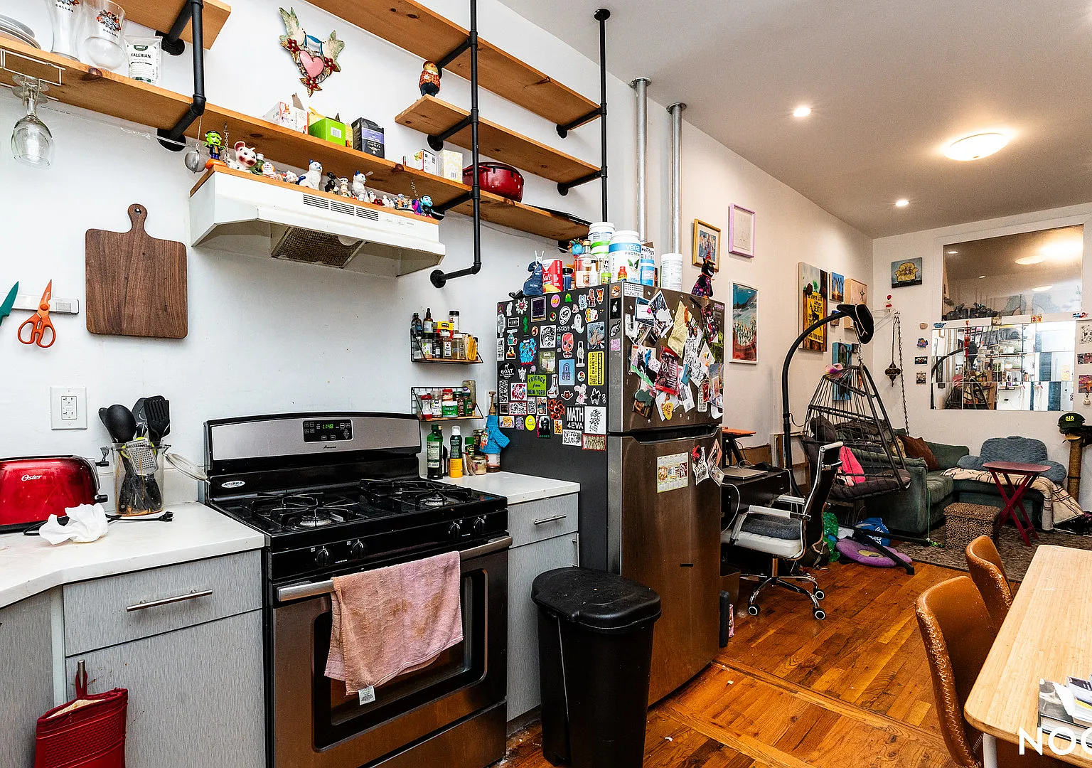 195 Irving Ave — Photo 1