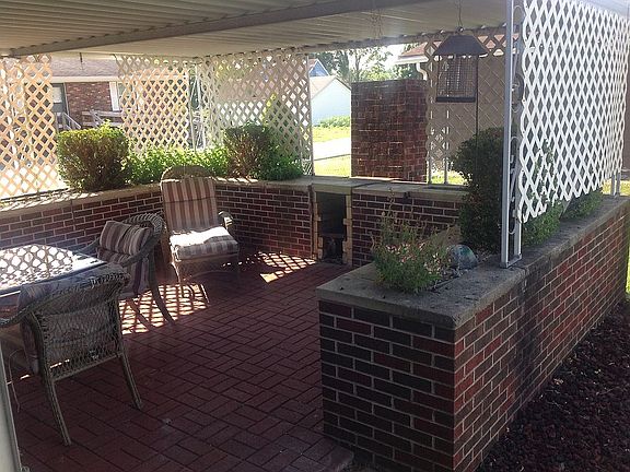 3rd image of 1044 Charlevoix Ave