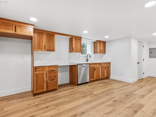 (undisclosed Address), Portland, OR 97209