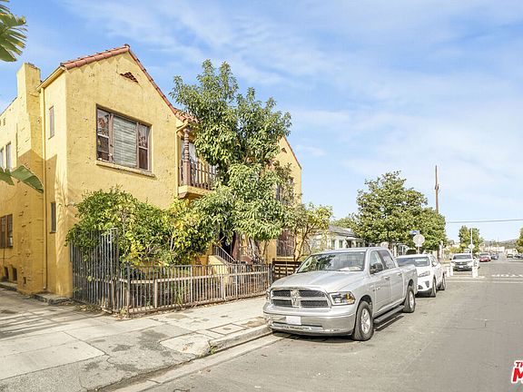 2nd image of 2717 S Budlong Ave