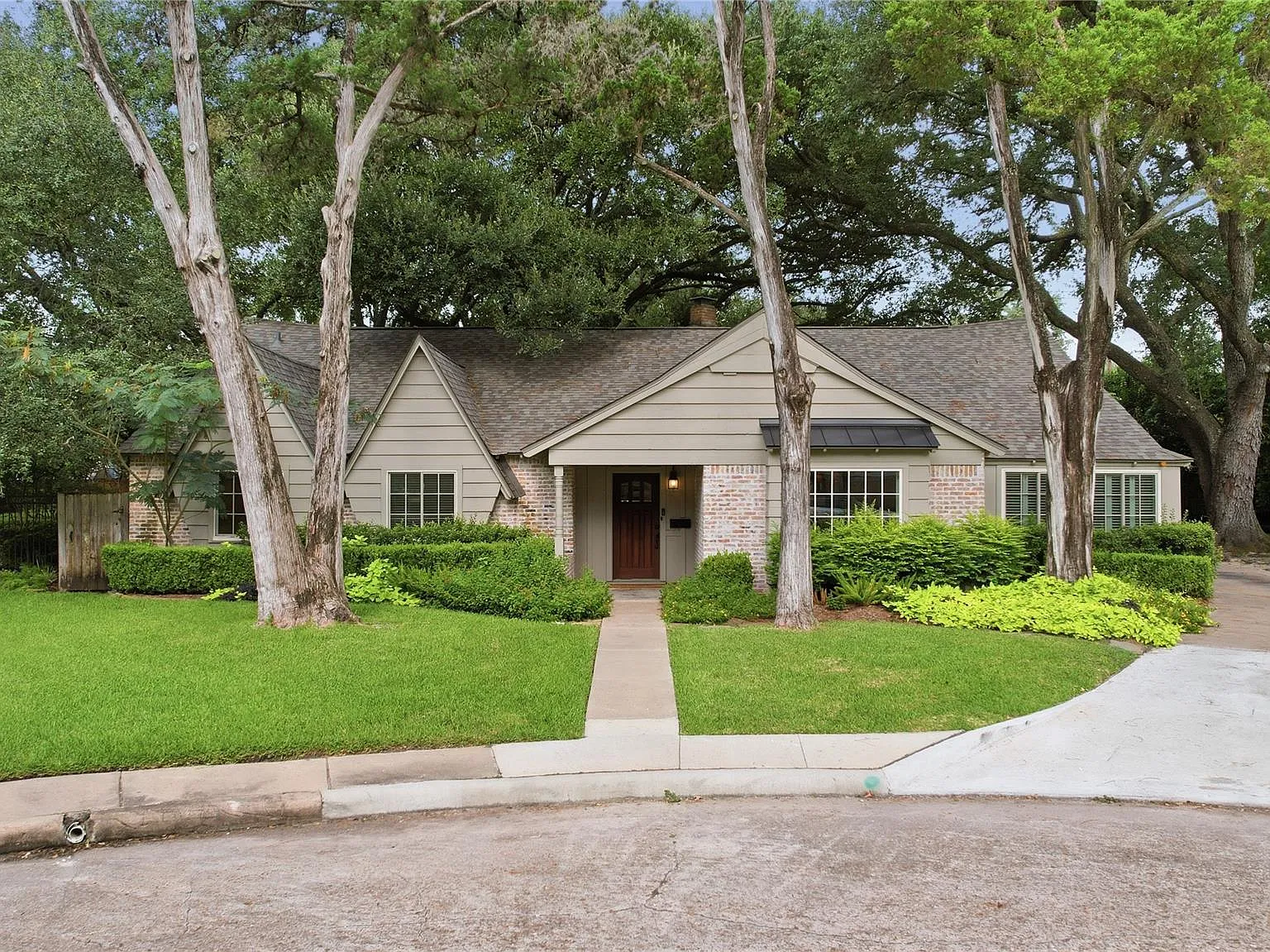 4 bed, 2.5 bath, 2646 sqft, $7,500 — Photo 1