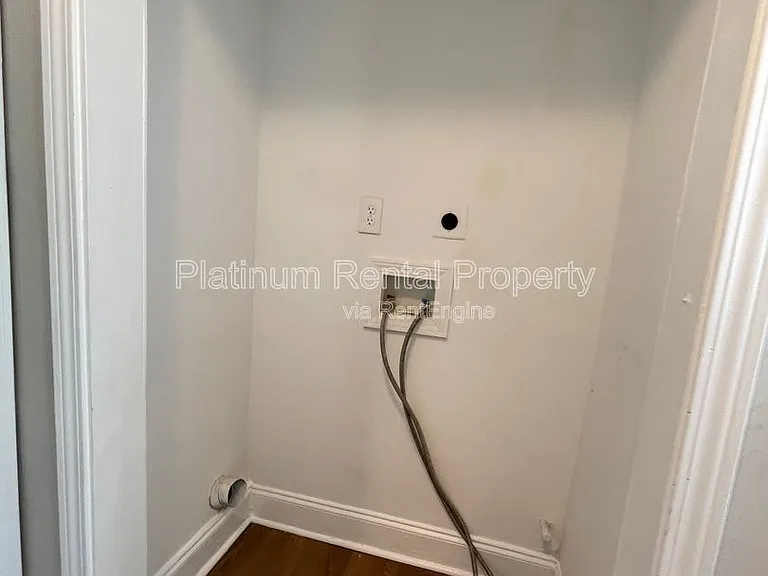 1135 Coleman St SW — Photo 35