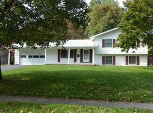 195 Heritage Dr, Rochester, NY 14615