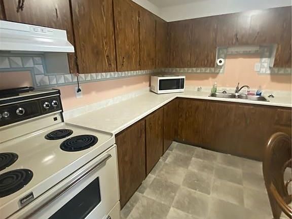 4th image of 220 Kenyon St W #209