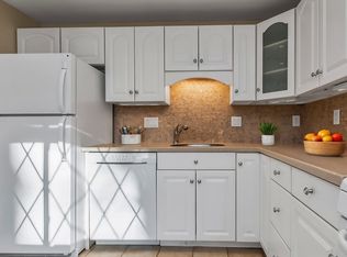 42 Fernview Ave APT 1, North Andover, MA 01845