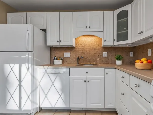 42 Fernview Ave APT 1, North Andover, MA 01845
