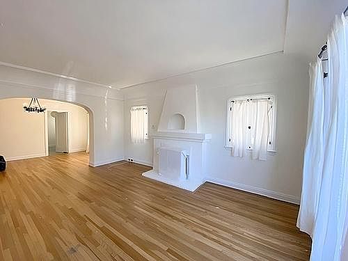 3rd image of 343 N Gardner St