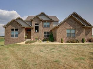 2211 Wagon Trail Rd, White Heath, IL 61884