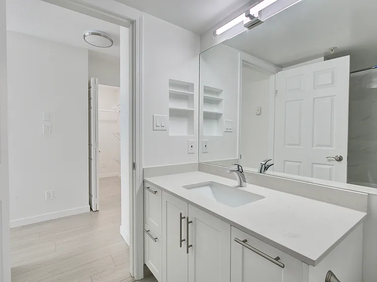 828 Howe St — Photo 20