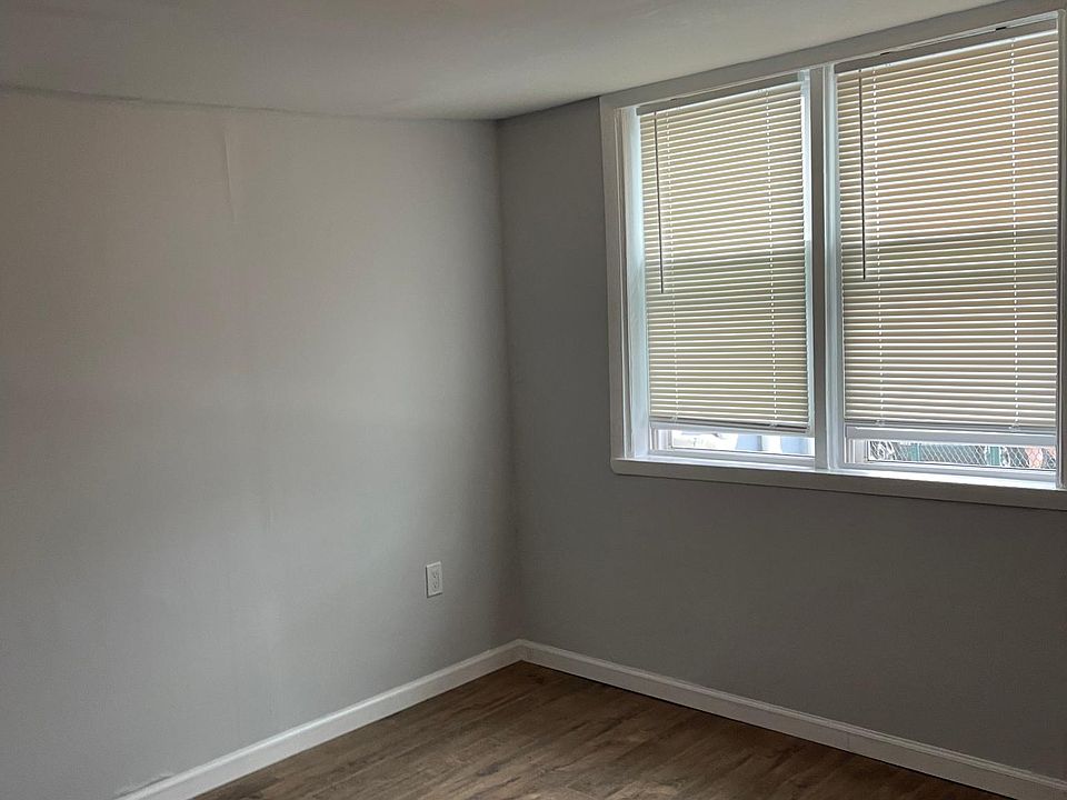 1st image of 252 Edwards Pl #B