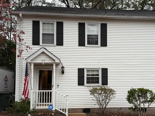 109 Village Ct, Greer, SC 29651