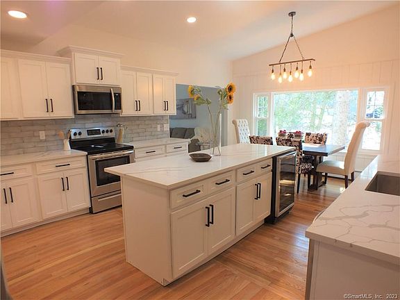 5th image of 1025 Willard Road