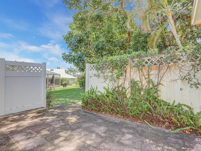 8574 SE Seagrape Way — Photo 33