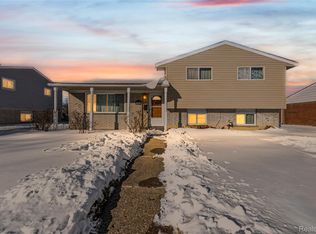 2535 Camel Dr, Sterling Heights, MI 48310