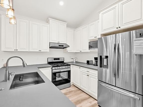4th image of 12428 Lilac Ct