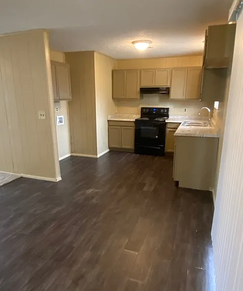 653 N Genevieve Ave — Photo 5