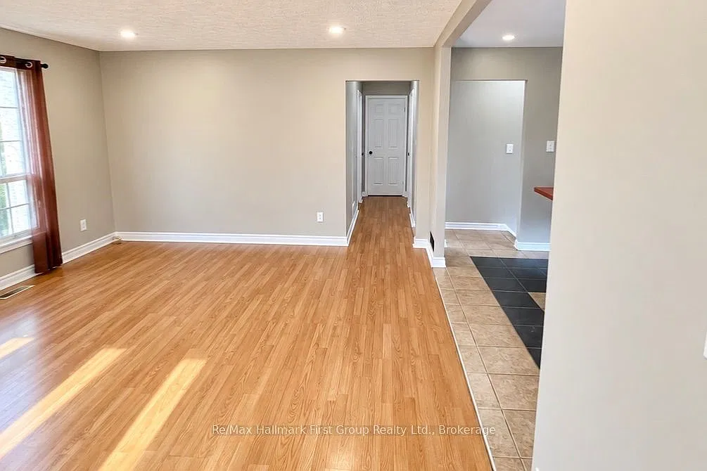 3 bed, $2,100 — Photo 2