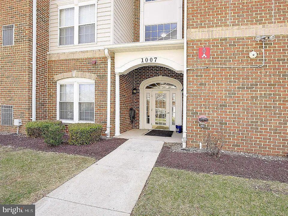1st image of 1007 Samantha Ln APT 104