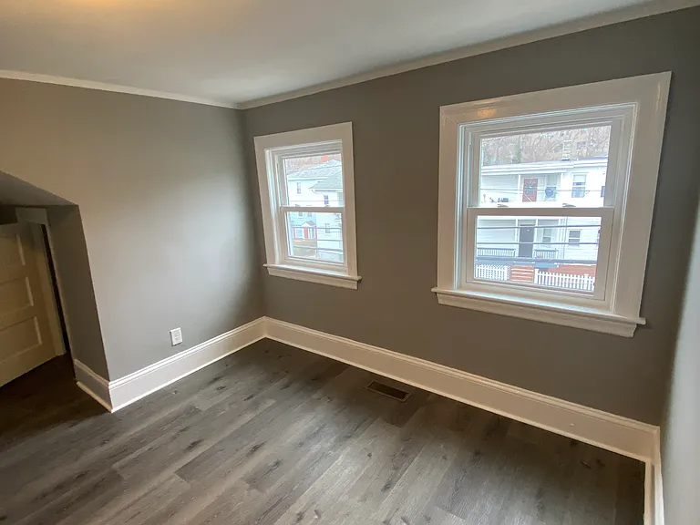 652 Manton Ave #2L — Photo 30